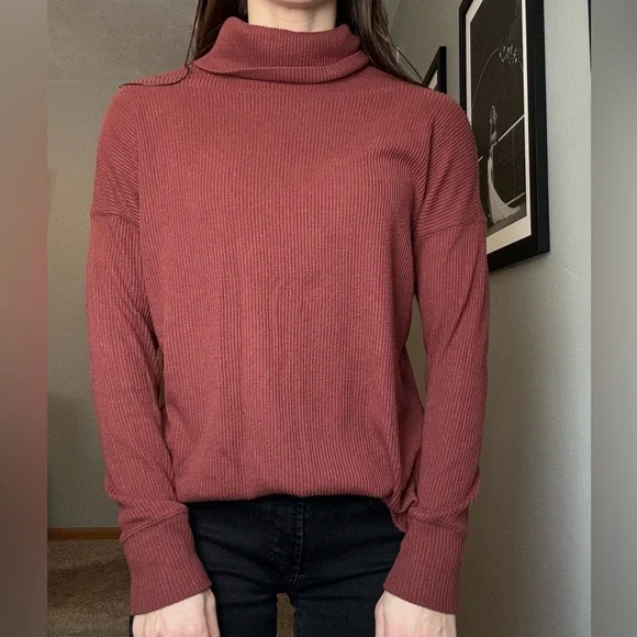 Burnt Orange Ribbed Turtleneck Sweater - Picture 2 of 2